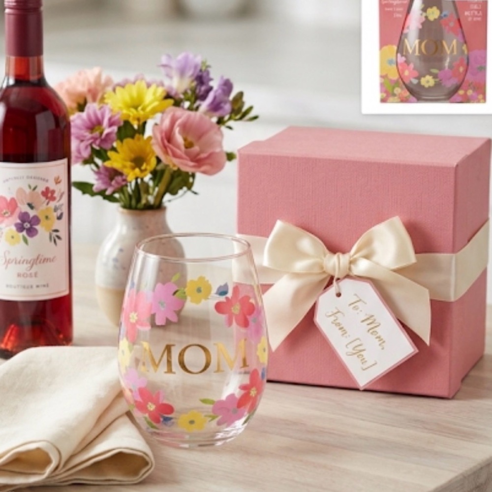 NWT: MOM Springtime Floral Wine Glass